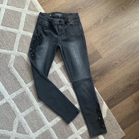 WHBM Embellished Skinny Jeans Denim in Black Women’s Size 2 - Picture 2 of 9